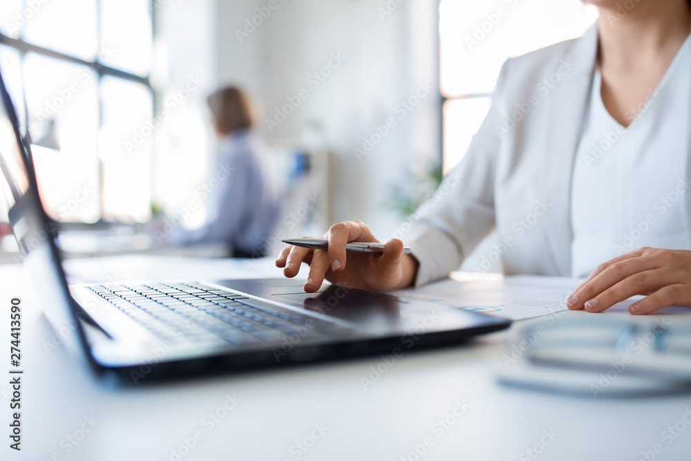 Artikelbild zu KliFo-Barometer 2025: Ärzt:innen motiviert, aber blockiert – Bürokratie stoppt klinische Studien - Ärzte